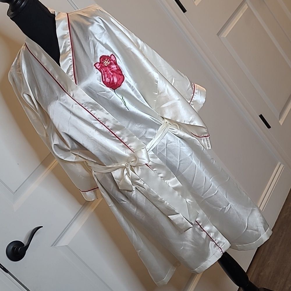 Intimates Liz banks sz 2X cream satin polyester evening bedtime robe